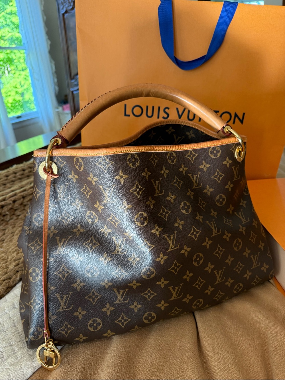 Louis Vuitton Brown Monogram Artsy MM  bag - Picture 2 of 14